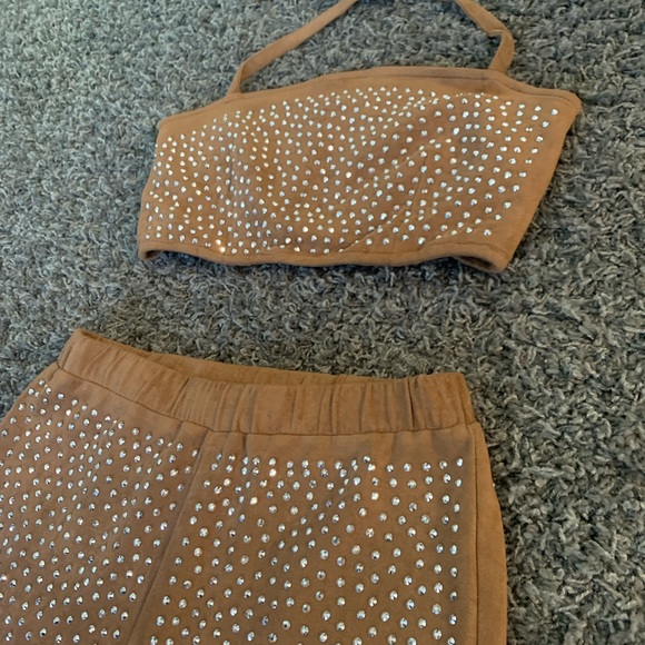 NEW! Sparkly/ tan 2 piece set - Picture 6 of 8